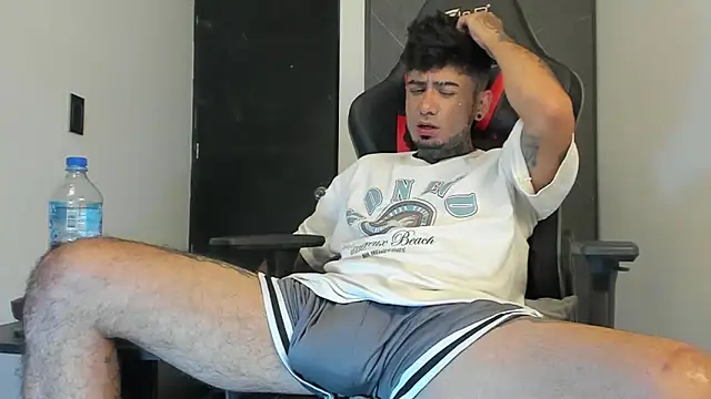 sergiio mesa27 online show from February 5, 2025, 11:17 pm