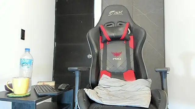 sergiio mesa27 online show from February 20, 2025, 11:10 pm