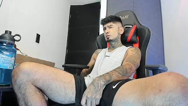 sergiio mesa27 online show from February 28, 2025, 4:10 pm