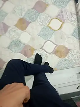 Kurtsikicixh online show from October 31, 2025, 2:23 am