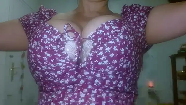 Snapshot of KeisyNeonX chatting on June 22, 2026, 3:42 pm KeisyNeonX online show from June 22, 2026, 3:42 pm