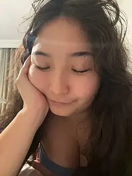 cutie mio online show from January 15, 2025, 3:29 pm
