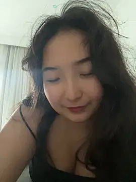 cutie mio online show from February 5, 2025, 1:44 pm