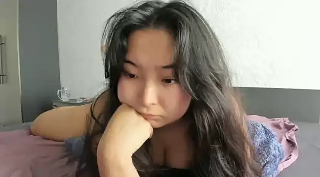 cutie mio online show from March 8, 2025, 9:06 am
