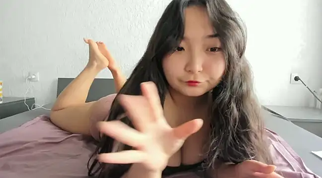 cutie mio online show from March 12, 2025, 10:16 am