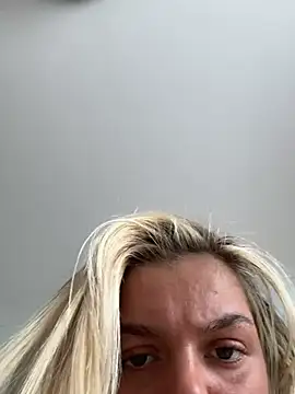 Snapshot of IrishTeenBarbie69 chatting on April 5, 2026, 10:56 am IrishTeenBarbie69 online show from April 5, 2026, 10:56 am