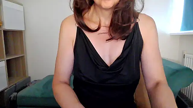 Snapshot of Ella_Next_Door chatting on June 30, 2026, 3:02 pm Ella Next Door online show from June 30, 2026, 3:02 pm