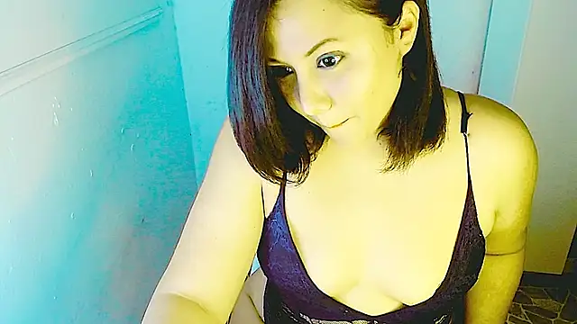Snapshot of Camil2025 chatting on September 8, 2025, 10:09 pm Camil2025 online show from September 8, 2025, 10:09 pm