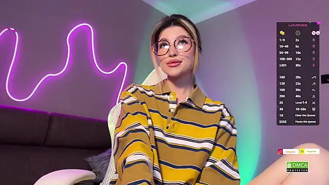 ellie miu online show from December 20, 2024, 4:46 pm