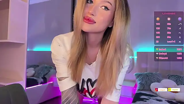 ellie miu online show from March 16, 2025, 2:43 am