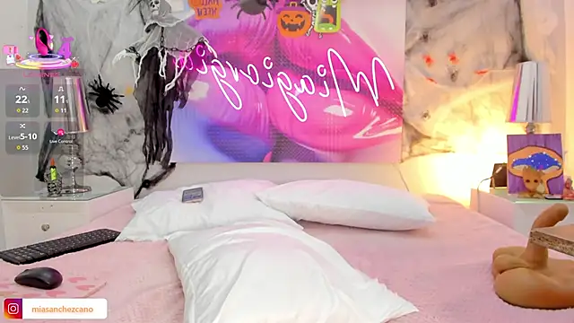 Miagiorgia  online show from October 15, 2025, 7:03 pm