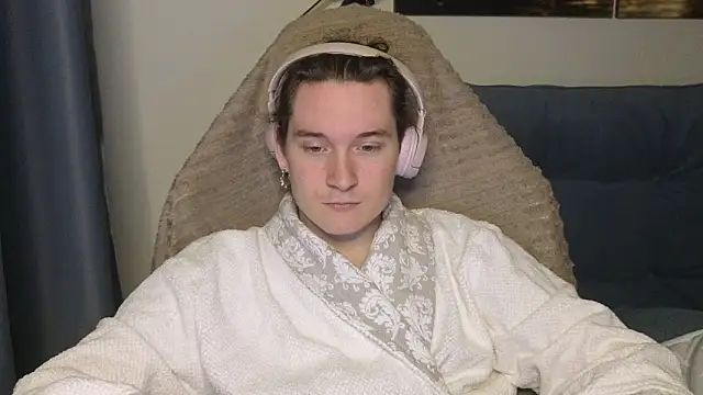 Snapshot of MoreRealAlex chatting on May 31, 2026, 1:14 am MoreRealAlex online show from May 31, 2026, 1:14 am
