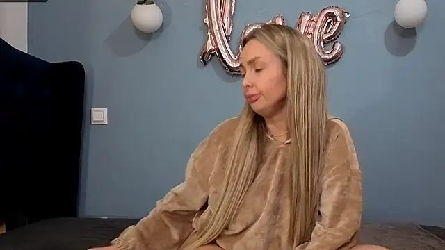 AnnaMaee online show from February 26, 2025, 1:21 am