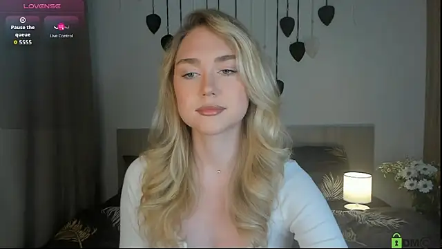 TheVanessaMaes online show from October 20, 2025, 8:09 pm