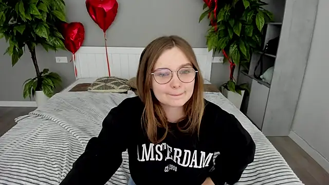 MagicPeachh  online show from March 17, 2025, 8:30 pm