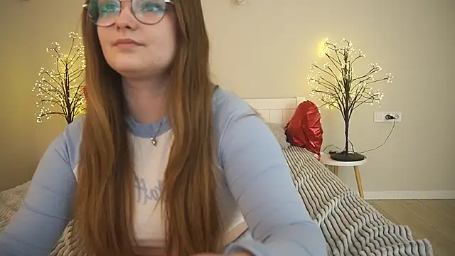 MagicPeachh  online show from March 19, 2025, 5:17 pm