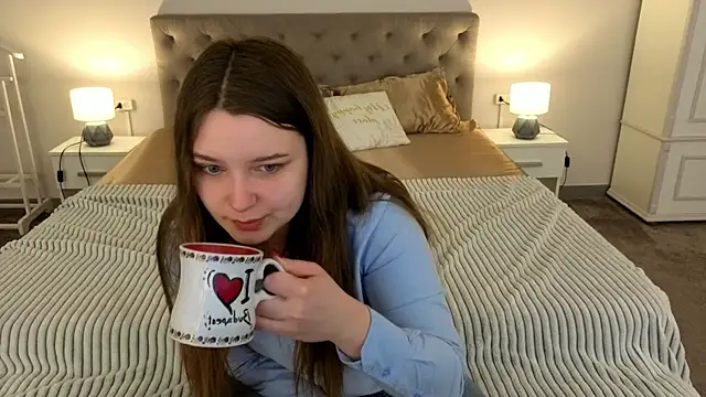 MagicPeachh  online show from April 1, 2026, 6:14 am