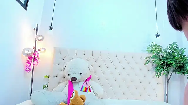 Victoria Coleman online show from December 2, 2025, 7:09 pm