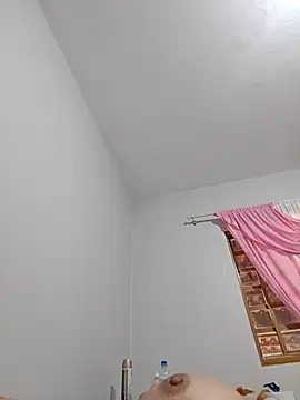 BrendaBittencourt online show from November 17, 2025, 10:21 am