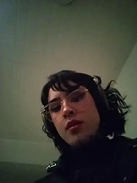 taaylor33 online show from February 14, 2026, 6:04 pm