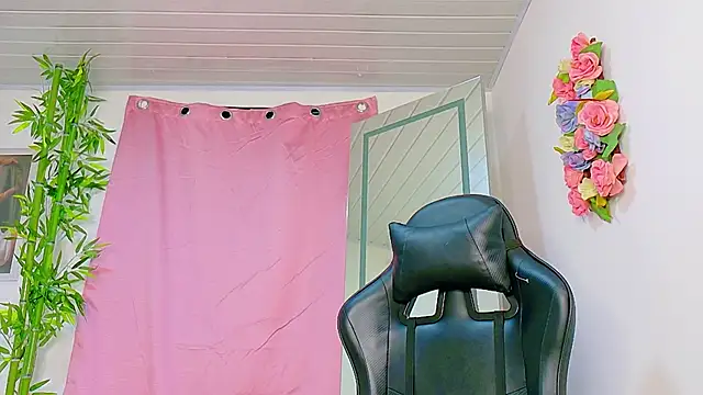 Snapshot of scarlet-jonesx chatting on February 22, 2026, 11:47 pm scarlet-jonesx online show from February 22, 2026, 11:47 pm