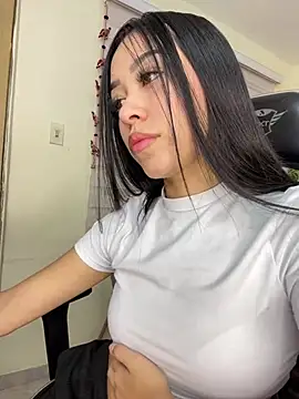 Starliee   online show from February 18, 2025, 11:41 pm