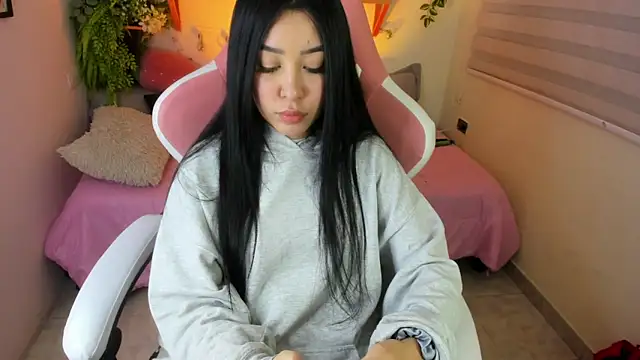 Starliee   online show from October 24, 2025, 12:41 am