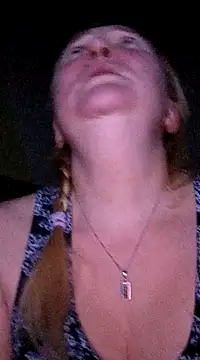 blondyaguar online show from December 5, 2024, 4:44 pm