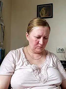 blondyaguar online show from April 3, 2026, 12:47 pm