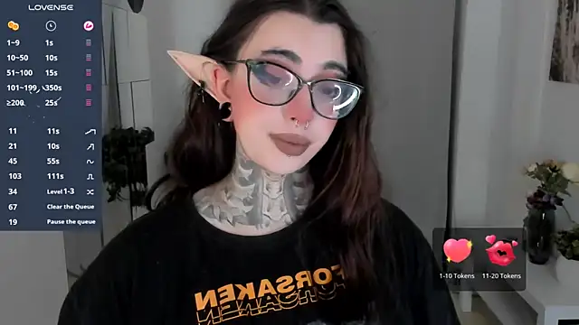 Dixi Pixi  online show from October 18, 2025, 5:43 am