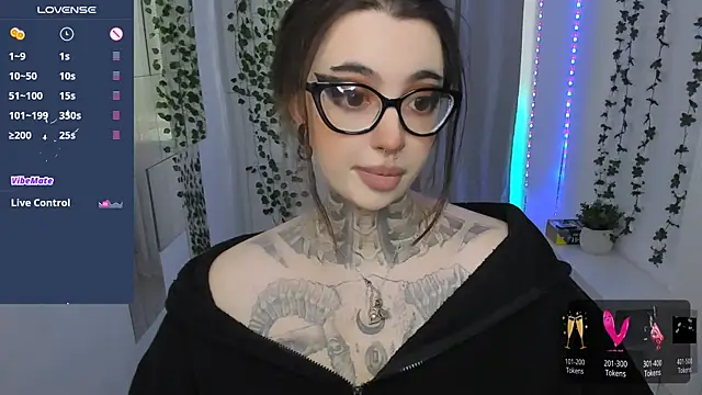 Snapshot of Dixi_Pixi_ chatting on May 14, 2026, 5:36 am Dixi Pixi online show from May 14, 2026, 5:36 am