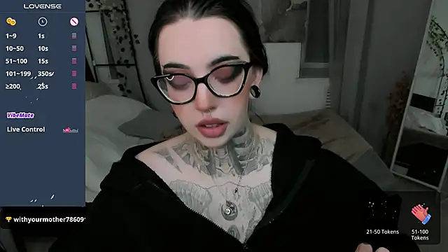 Snapshot of Dixi_Pixi_ chatting on June 5, 2026, 6:42 am Dixi Pixi online show from June 5, 2026, 6:42 am