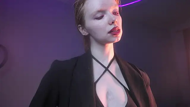 ginger hugs online show from October 24, 2025, 10:06 pm