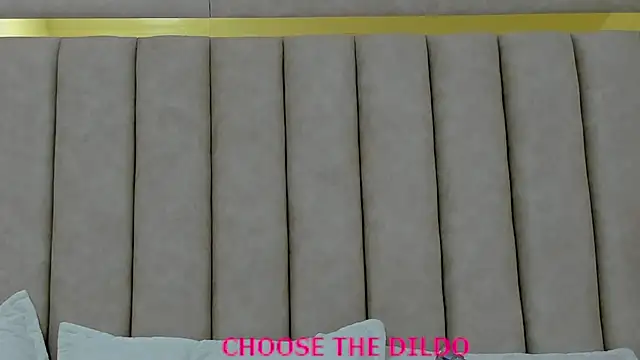 FreyaMoller online show from November 12, 2025, 6:52 pm