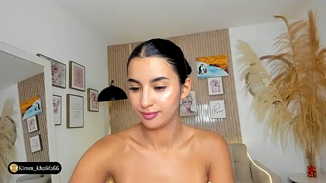 Snapshot of Kimm_khalifa chatting on January 25, 2025, 2:04 am Kimm khalifa online show from January 25, 2025, 2:04 am