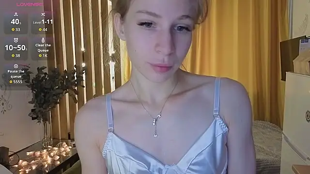 Elis Fox online show from October 12, 2025, 8:13 am