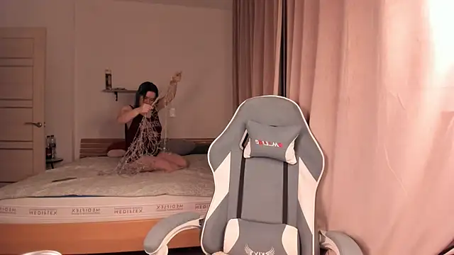 alisahug online show from November 30, 2025, 2:54 pm