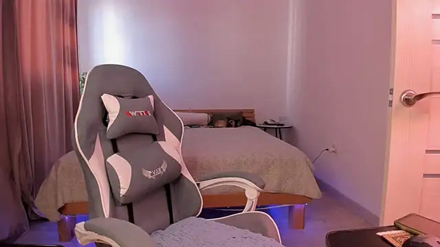 alisahug online show from April 29, 2026, 11:14 am