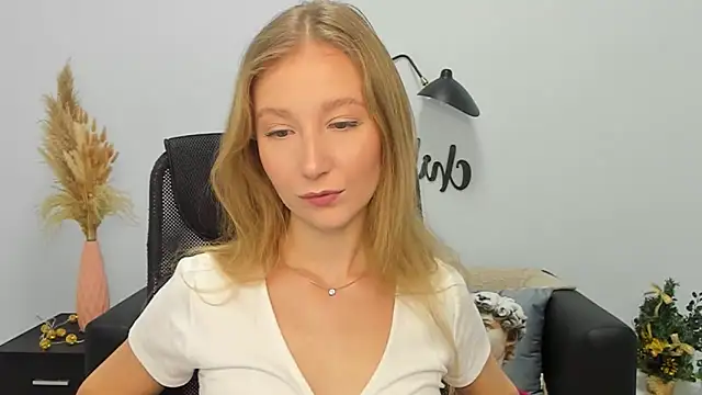 LolaWilsons online show from December 30, 2024, 7:26 am