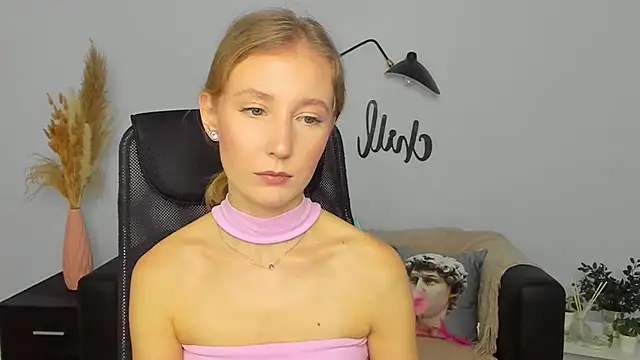 LolaWilsons online show from January 15, 2025, 10:06 am