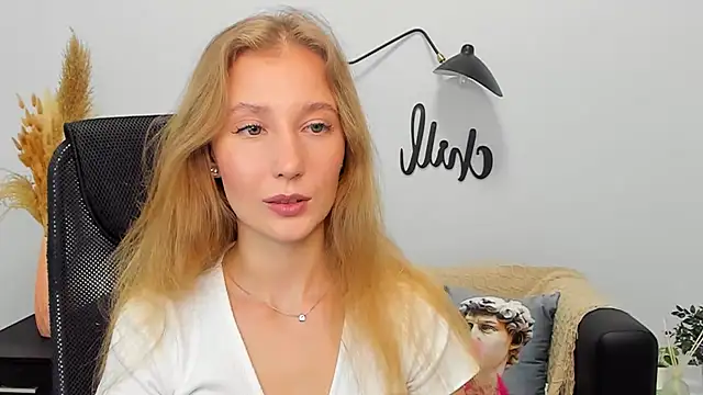 LolaWilsons online show from January 16, 2025, 12:20 pm