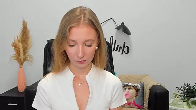 LolaWilsons online show from January 28, 2025, 1:59 pm