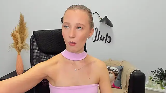 LolaWilsons online show from January 31, 2025, 12:29 pm