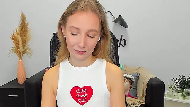 LolaWilsons online show from February 3, 2025, 9:30 am