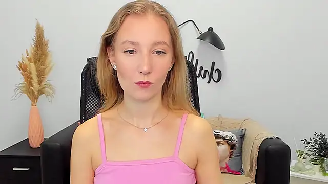 LolaWilsons online show from February 6, 2025, 6:18 am