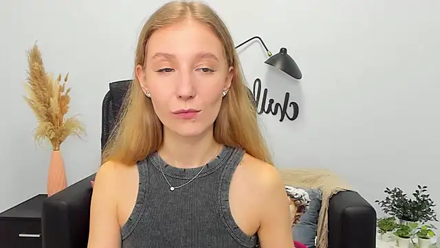 LolaWilsons online show from March 10, 2025, 2:05 pm