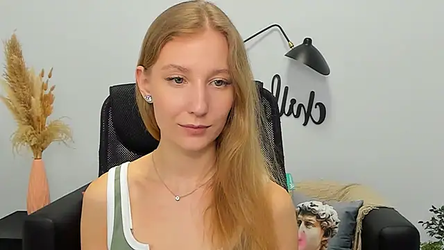 LolaWilsons online show from March 19, 2025, 12:23 pm