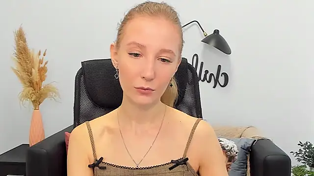 LolaWilsons online show from March 21, 2025, 6:16 am