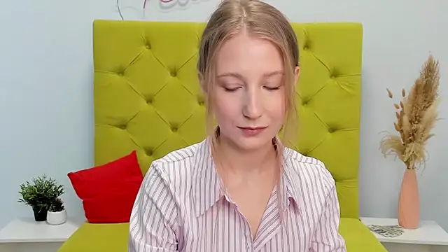 LolaWilsons online show from February 25, 2026, 7:18 am