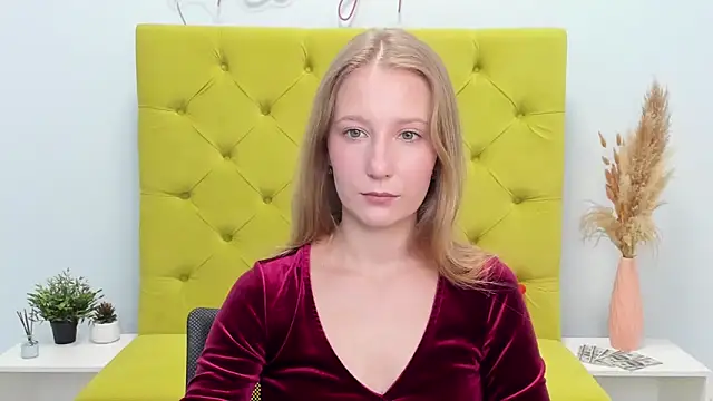 LolaWilsons online show from April 9, 2026, 8:20 am